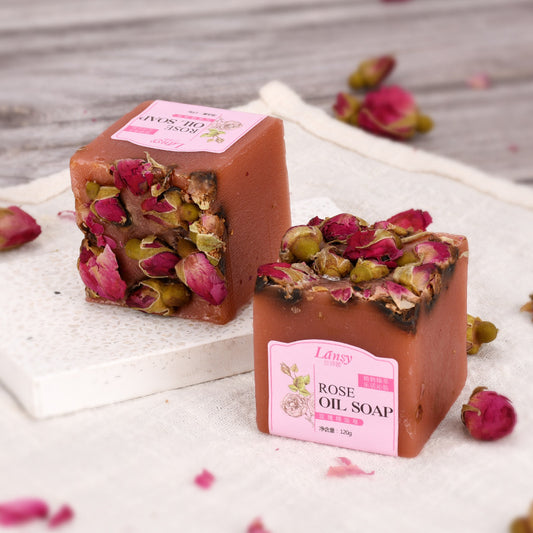 Handgemachte Naturseife mit ätherischen Ölen – Reinigend & Peelend | LoveSeife
